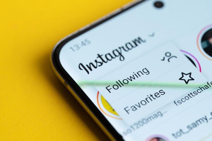 Page Instagram sur un téléphone